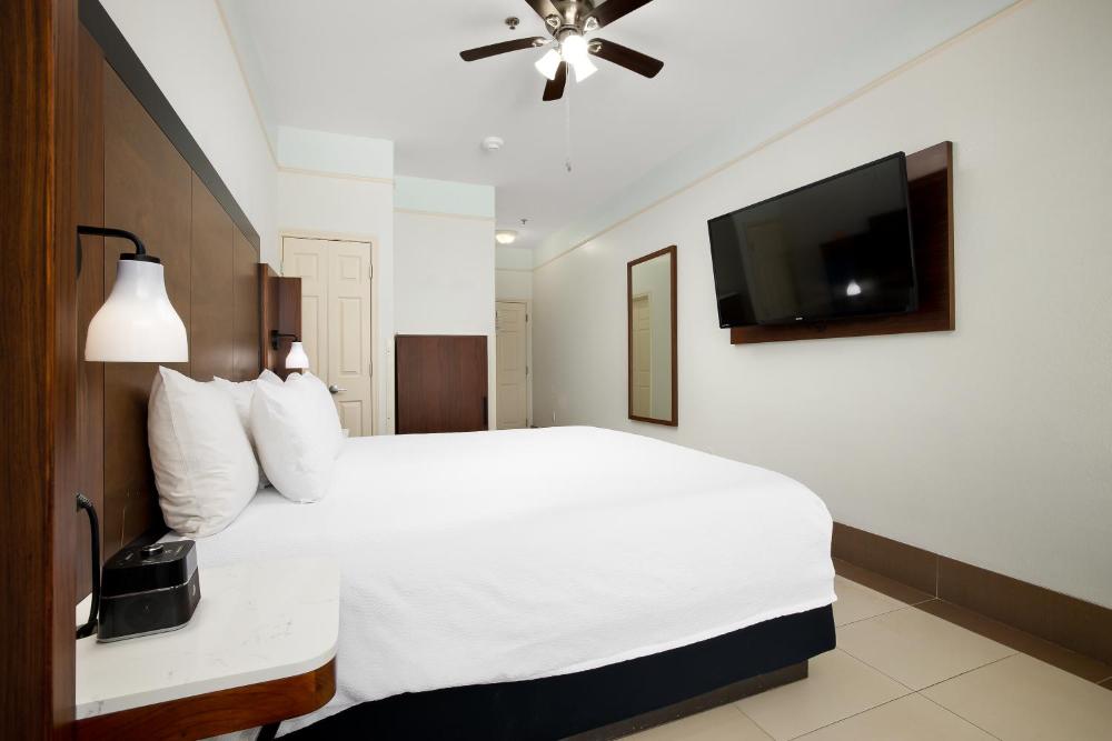 Standard King Room interior